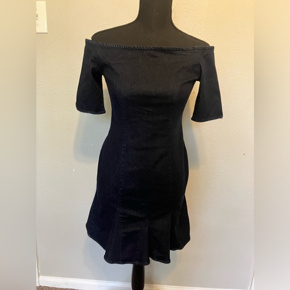 Guess beautiful light wear  dress - Picture 1 of 2